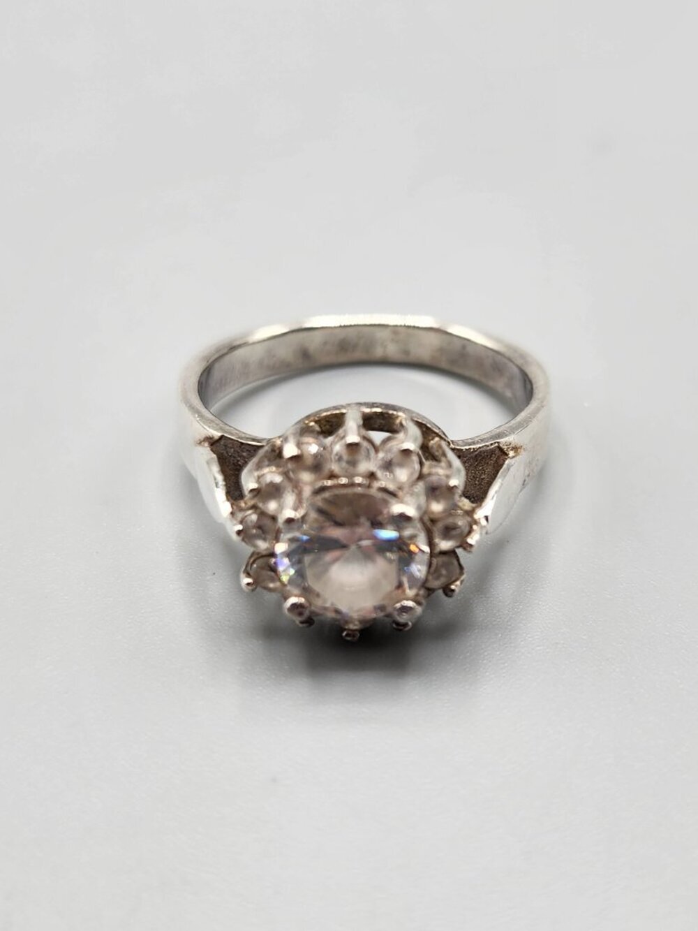 925 Sterling Silver Cluster Ring Size 7.5 Clear Stones 4.5g